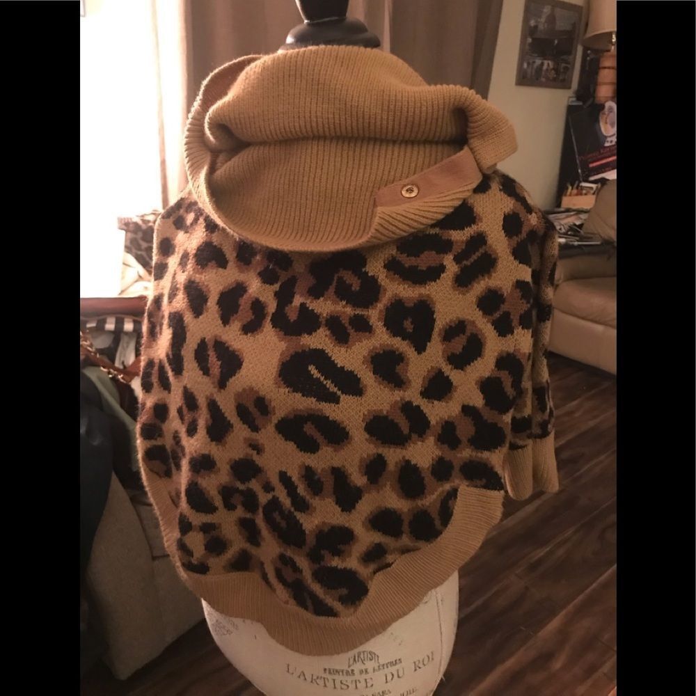 Animal print sweater small